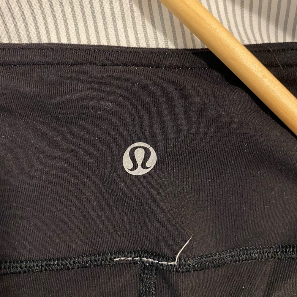 Lulu lemon wunder shorts - Picture 5 of 6